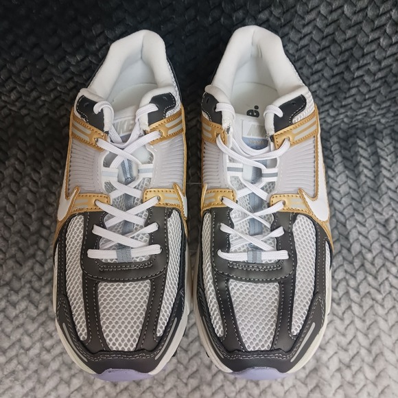 Nike Vomero 5 Men's Platinum Tint Metallic Pewter Gold HJ7247-099 Size 10 - Picture 5 of 15